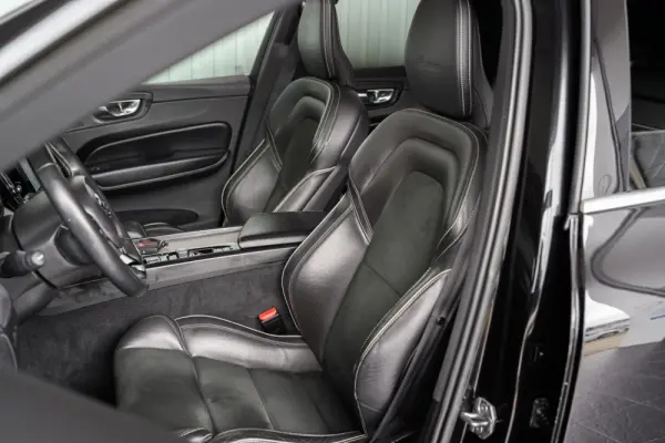 Volvo XC 60 2.0 T8 PHEV R-Design AWD 28
