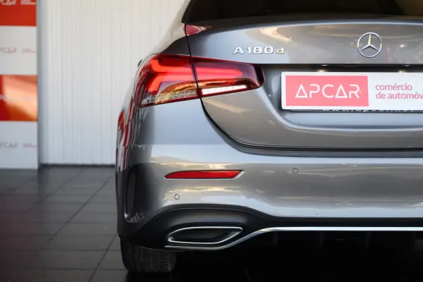 Mercedes-Benz A 180 Limousine d AMG Line Aut. 21