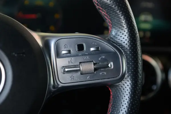 Mercedes-Benz A 180 Limousine d AMG Line Aut. 35