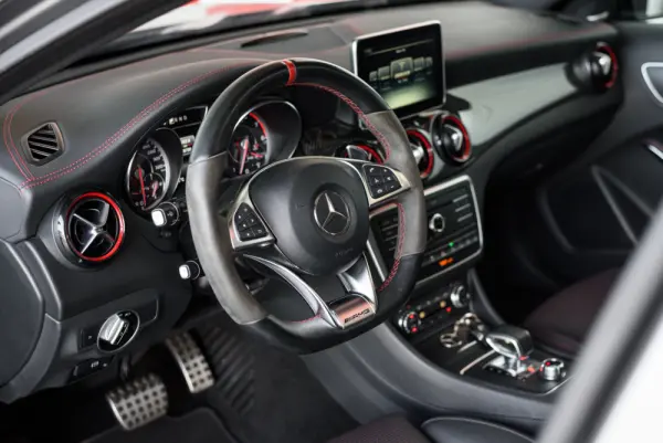 Mercedes-Benz GLA 45 AMG 4-Matic 25