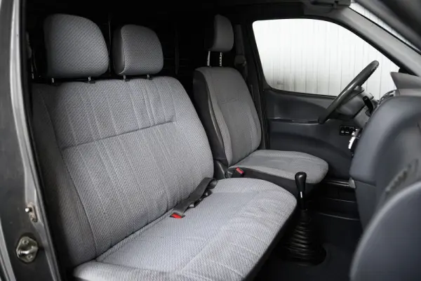 Toyota HiAce 2.4 D LXH12LG 19