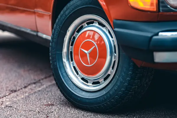 Mercedes-Benz 240 D US-Spec 10
