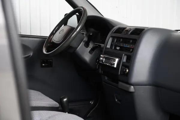 Toyota HiAce 2.4 D LXH12LG 18