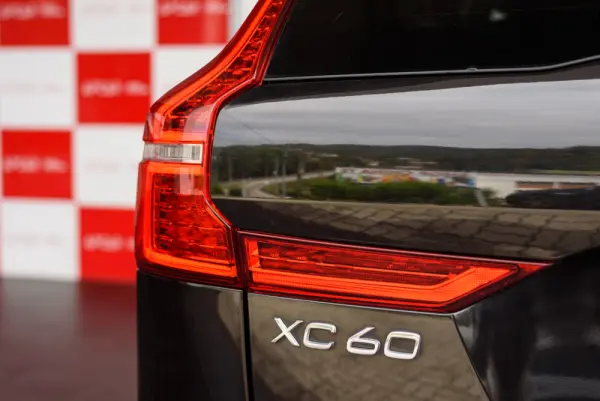 Volvo XC 60 2.0 T8 PHEV R-Design AWD 16