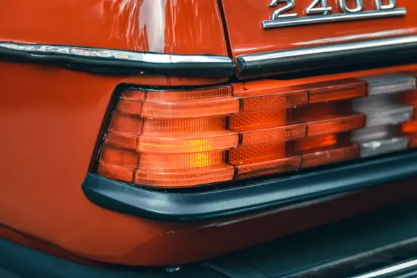 Mercedes-Benz 240 D US-Spec 15