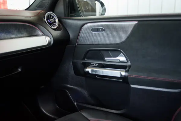Mercedes-Benz EQB 350 4Matic AMG Line 33