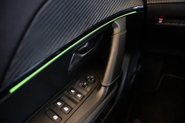 Peugeot e-2008 50 kWh GT Pack 30