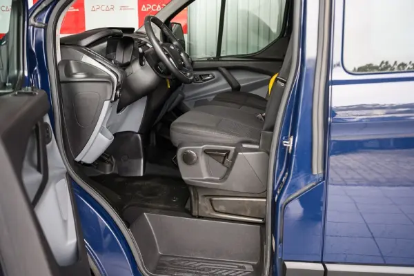 Ford Transit Custom Adaptada p/ 3 cadeiras de rodas 27