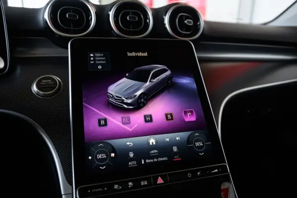 Mercedes-Benz C 300 e AMG Line 77