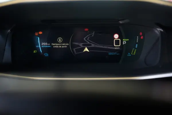 Peugeot e-2008 50 kWh GT Pack 39