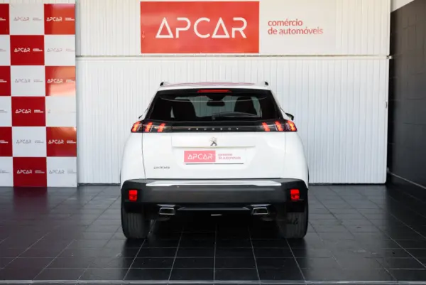 Peugeot 2008 1.2 PureTech Allure EAT8 6