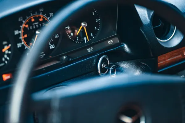 Mercedes-Benz 240 D US-Spec 27
