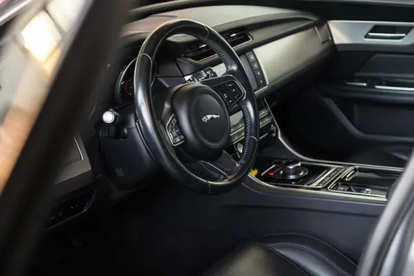 Jaguar XF 2.0 D R-Sport Aut. 28