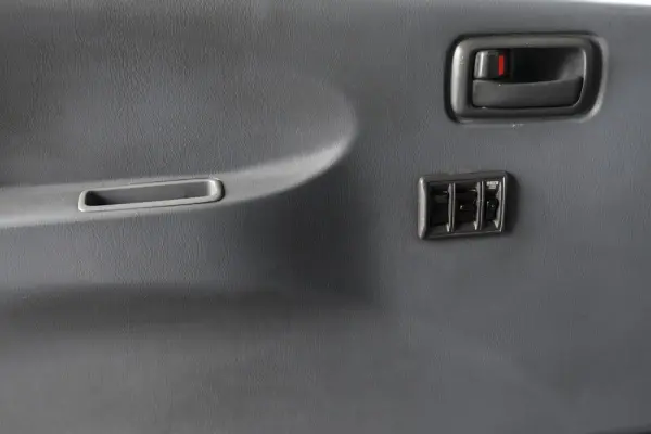 Toyota HiAce 2.4 D LXH12LG 21