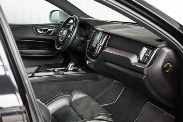 Volvo XC 60 2.0 T8 PHEV R-Design AWD 52