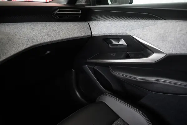 Peugeot 3008 1.2 Hybrid Allure e-DCS6 51
