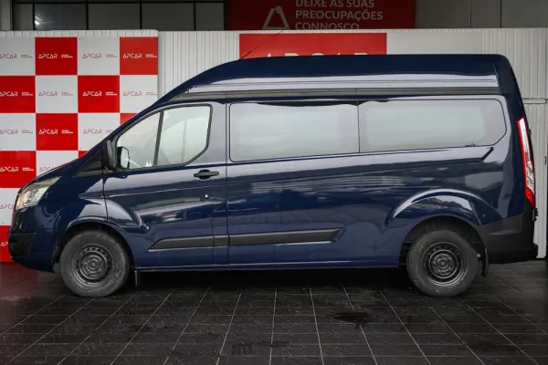 Ford Transit Custom Adaptada p/ 3 cadeiras de rodas 6