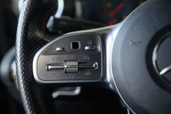 Mercedes-Benz A 180 Limousine d AMG Line Aut. 34