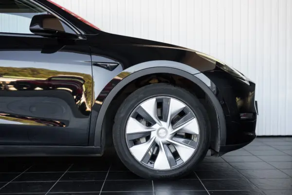 Tesla Model Y Long Range Dual Motor AWD 10