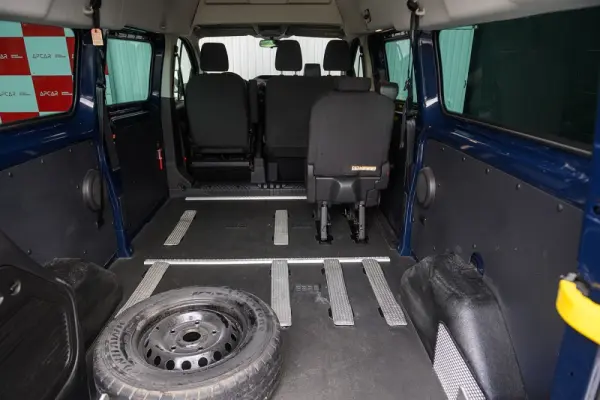 Ford Transit Custom Adaptada p/ 3 cadeiras de rodas 31