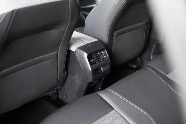 Peugeot 3008 1.2 Hybrid Allure e-DCS6 49