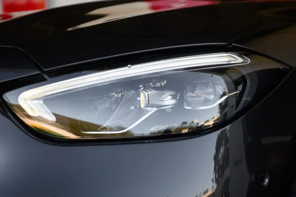 Mercedes-Benz C 300 e AMG Line 13