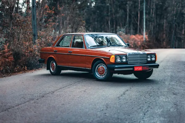 Mercedes-Benz 240 D US-Spec 5