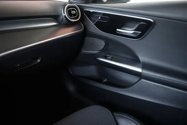 Mercedes-Benz C 300 e AMG Line 61