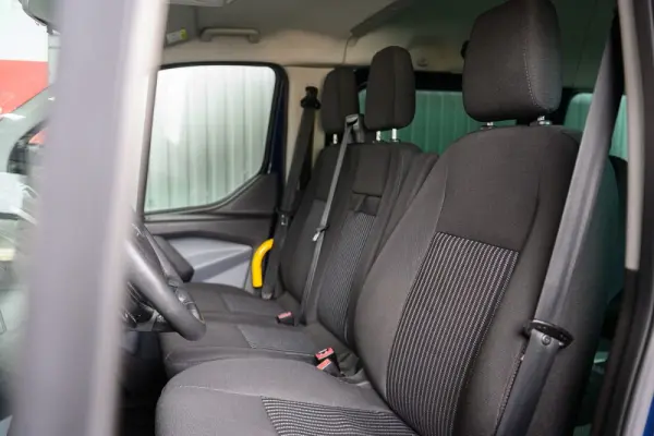 Ford Transit Custom Adaptada p/ 3 cadeiras de rodas 29