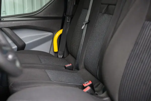 Ford Transit Custom Adaptada p/ 3 cadeiras de rodas 32