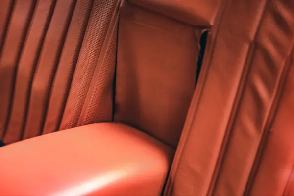 Mercedes-Benz 240 D US-Spec 36