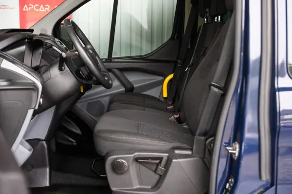 Ford Transit Custom Adaptada p/ 3 cadeiras de rodas 25