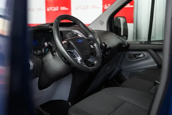 Ford Transit Custom Adaptada p/ 3 cadeiras de rodas 26