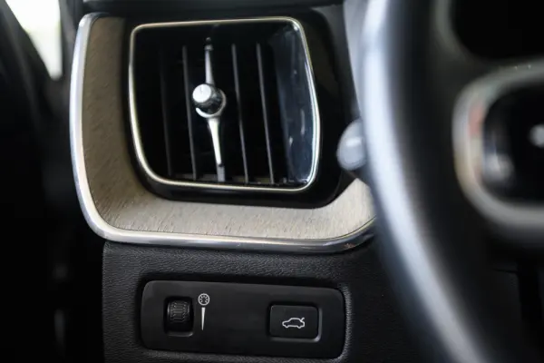 Volvo XC 60 2.0 D4 Inscription AWD Geartronic 40