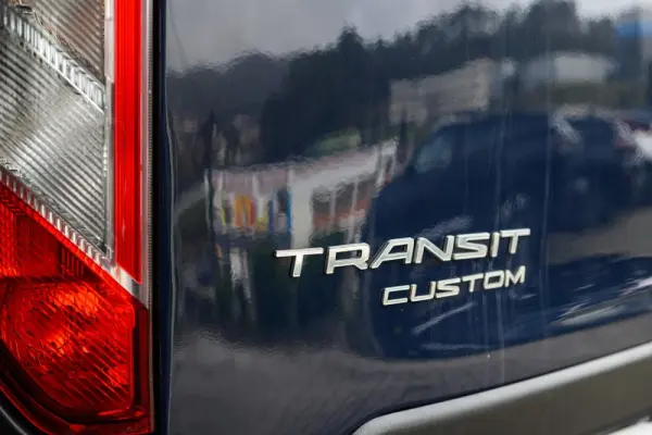 Ford Transit Custom Adaptada p/ 3 cadeiras de rodas 19