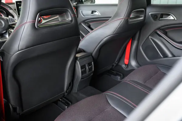 Mercedes-Benz GLA 45 AMG 4-Matic 31