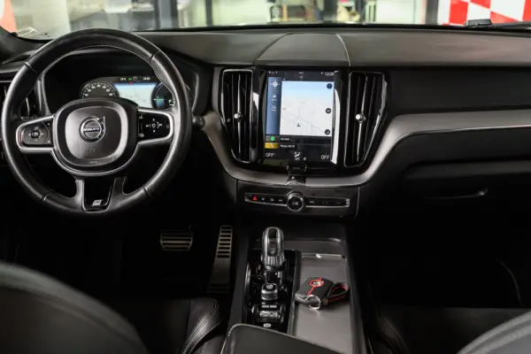 Volvo XC 60 2.0 T8 PHEV R-Design AWD 43