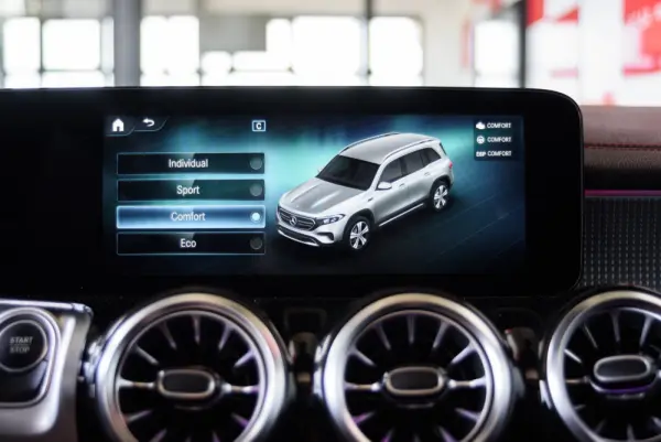 Mercedes-Benz EQB 350 4Matic AMG Line 38