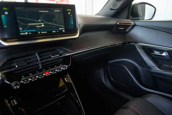 Peugeot e-2008 50 kWh GT Pack 33