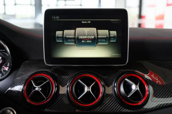 Mercedes-Benz GLA 45 AMG 4-Matic 38