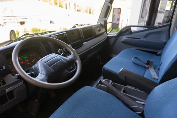 Mitsubishi Fuso Canter 3C13 37