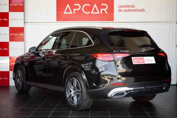 Mercedes-Benz GLC 300 de 4Matic 12