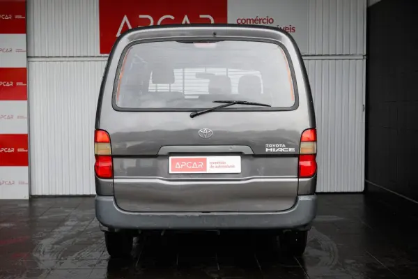 Toyota HiAce 2.4 D LXH12LG 4