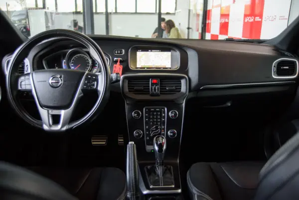 Volvo V40 1.5 T3 Sport Edition R Geartronic 41