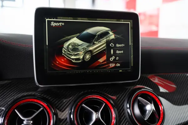 Mercedes-Benz GLA 45 AMG 4-Matic 48