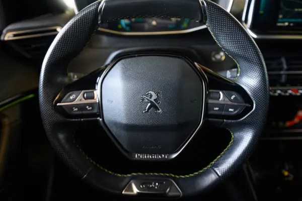 Peugeot e-2008 50 kWh GT Pack 53