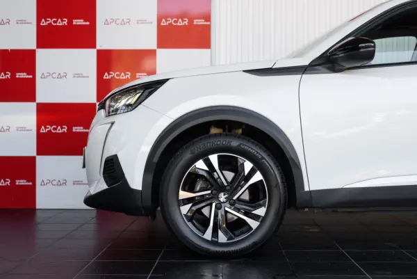 Peugeot 2008 1.2 PureTech Allure EAT8 9