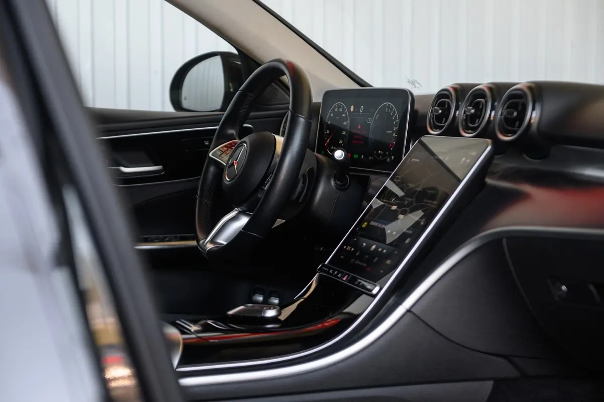 Mercedes-Benz C 300 e AMG Line 91