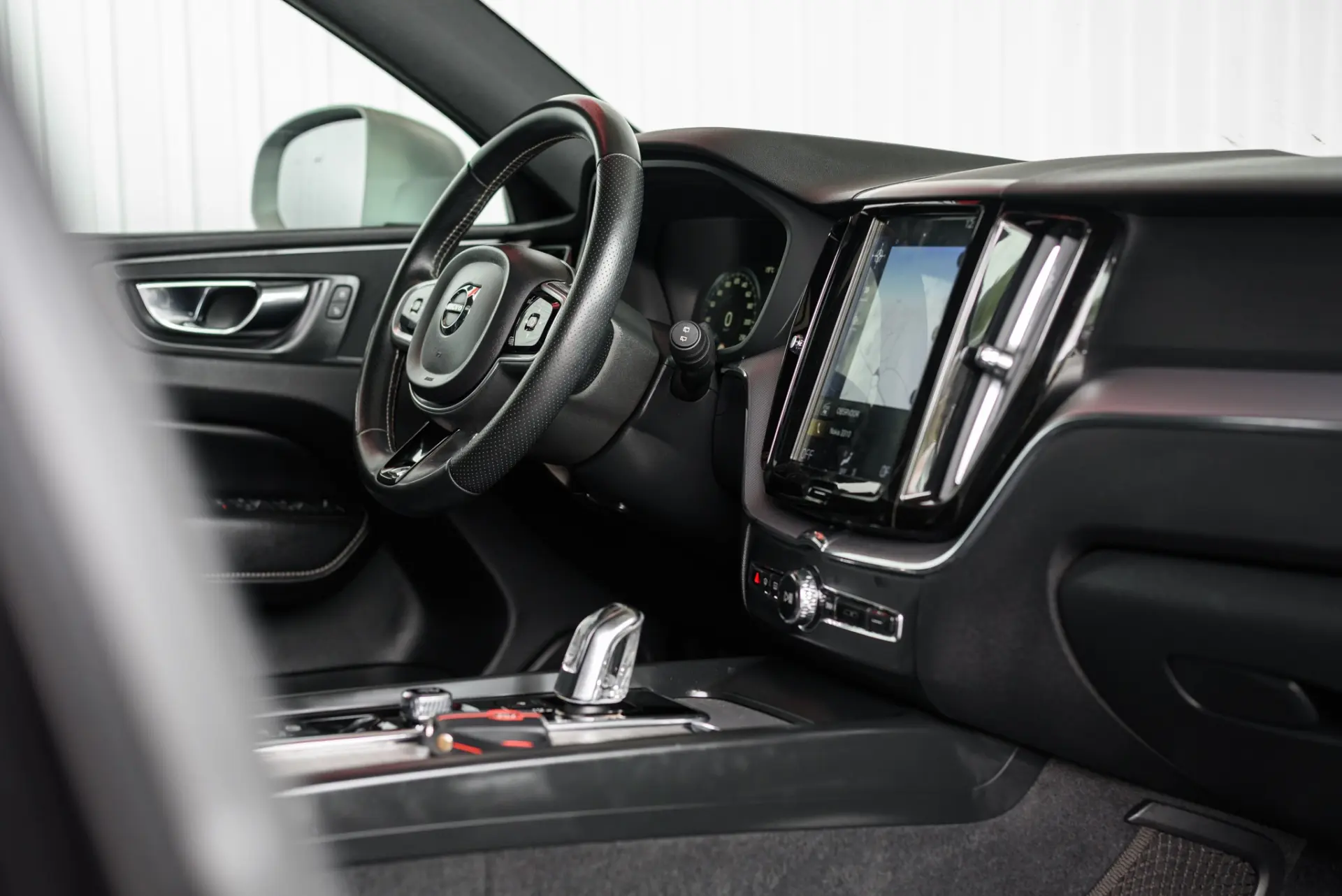 Volvo XC 60 2.0 T8 PHEV R-Design AWD 53