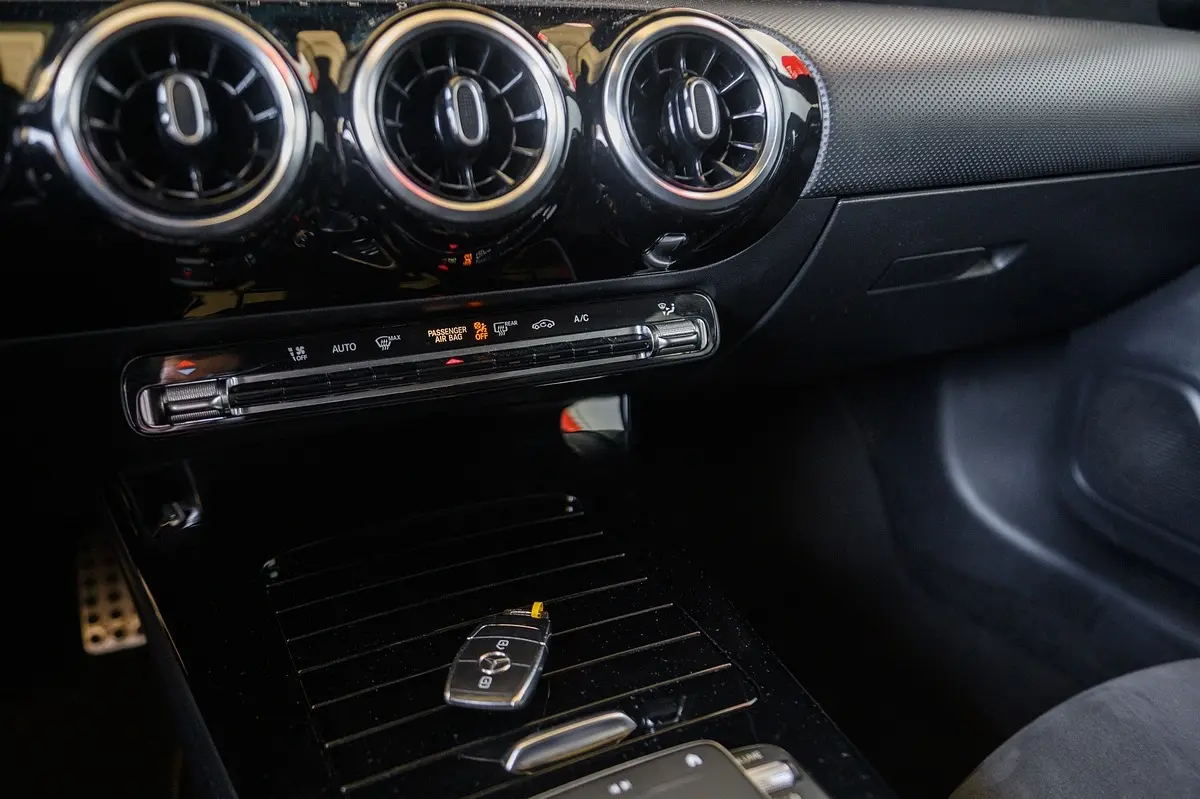 Mercedes-Benz A 180 d AMG Line Aut. 36